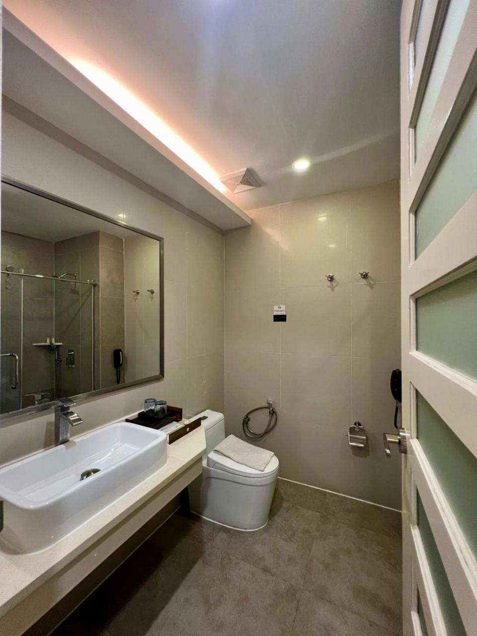 Livingston Hotel SDK Екстериор снимка